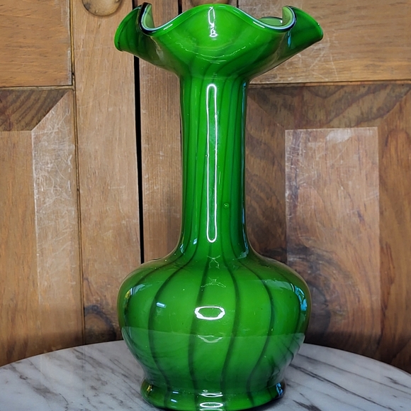 Green Glass Vase - Picture 5 of 11